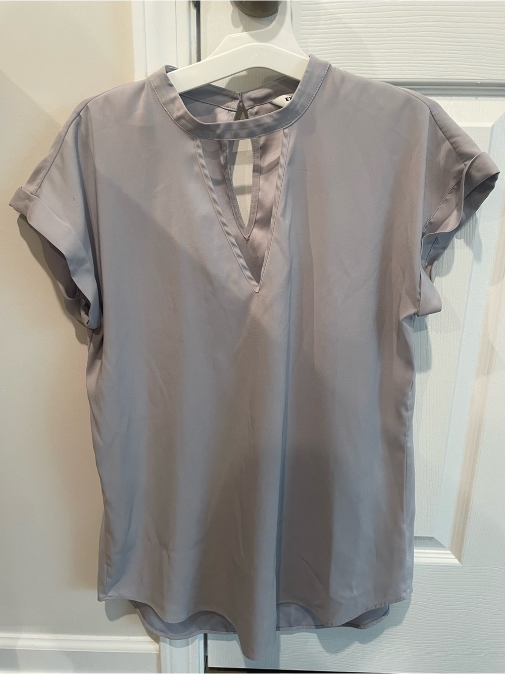 Express Women’s Light Lilac Keyhole Short Sleeve Blouse size M
